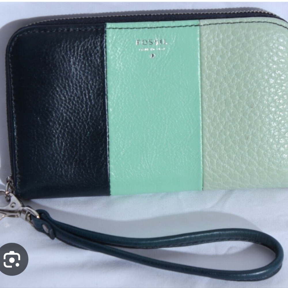 Fossil Mint Green Leather Wristlet